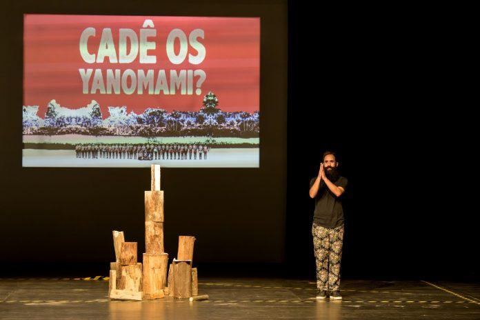 Produção teatral estudantil é destaque no Itaú Cultural Cena de "Figueiredo", solo de Pedro Vilela - foto: Pedro Sardinha/ divulgação