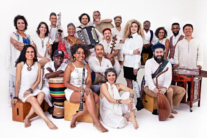Música, amor e alteridade: Orquestra Mundana Refugi lança “Todo Lugar É Aqui” A Orquestra Mundana Refugi - foto: Edu Svezia/ divulgaçao