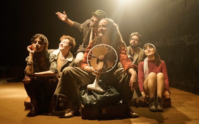 Arena conta ‘Murro em Ponta de Faca’ Atores da peça "Murro em Ponta de Faca", em cartaz no Teatro de Arena até 28 de abril