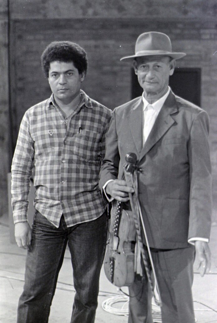 Morre em MG aos 80 anos o lendário violeiro Téo Azevedo