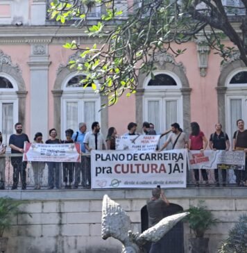 Servidores do Ministério da Cultura protestam no Rio contra condições de trabalho