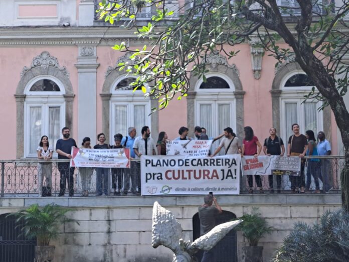 Servidores do Ministério da Cultura protestam no Rio contra condições de trabalho