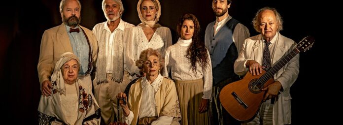 Grupo Tapa desvenda ‘Tio Vânia’: os sonhos perdidos Elenco da peça Tio Vânia, com o Grupo Tapa