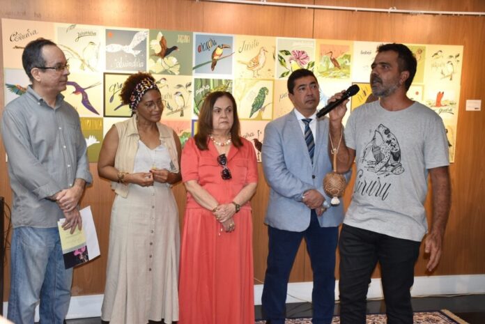 O múltiplo Claudio Lima em dose dupla no Centro Cultural do Ministério Público Claudio Lima fala durante abertura das exposições - foto: CCOM-MPMA/ reprodução