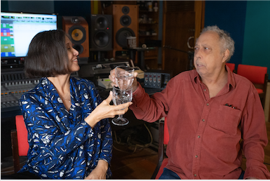 Joyce Moreno e Jards Macalé no estúdio - foto: Isabela Espíndola/ divulgação