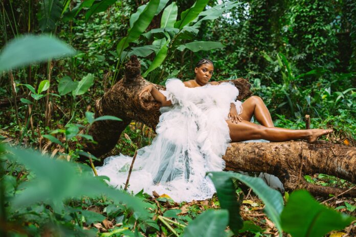 Para onde (nos) leva o “Labirinto” de Thami? A cantora e compositora Thami - fotos: Rodrigo Psy/ divulgação