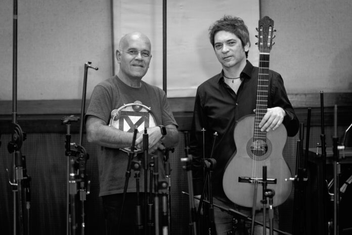 A crônica social e o bom humor de Fred Martins em álbum em dupla com Marcos Suzano Marcos Suzano e Fred Martins - foto: divulgação