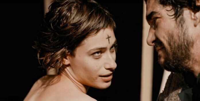 “Mãos à Obra”: um mergulho no universo rosiano Luiza Lemmertz (Diadorim) e Caio Blat (Riobaldo) em cena de "O Diabo na Rua no Meio do Redemunho" - foto: reprodução