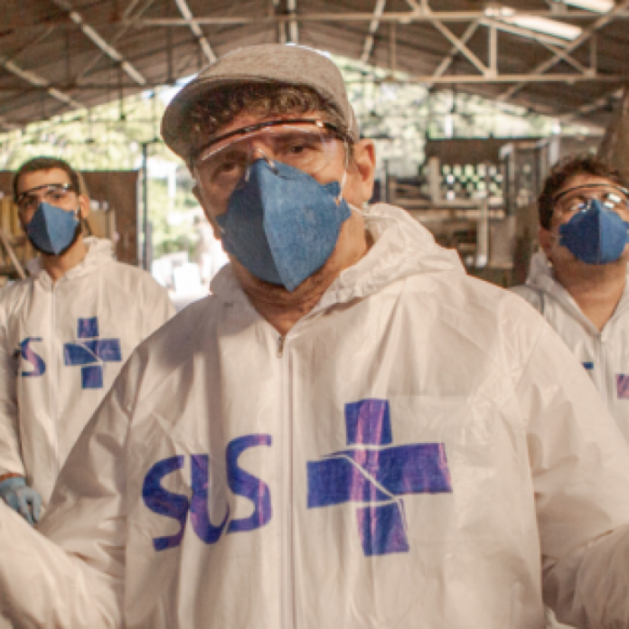 “Mundo Livre S/A 4.0” ilumina o samba de combate de Zero Quatro