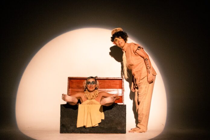 O futuro começa na Paraíba Juliana Linhares e Luana Flores em cena de "Alumeia" - foto: Natália Di Lorenzo/ divulgação