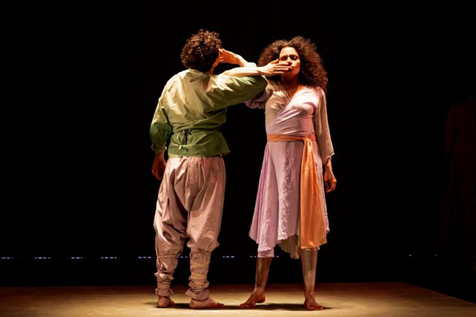 Últimas apresentações de “O ninho, um recado da raiz” acontecem de hoje a domingo Cena de "O ninho, um recado da raiz" - foto: Ronaldo Gutierrez/ divulgação