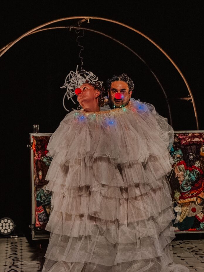 “Desassossego” reflete teatro e além Luciana Duarte e Jeyzon Leonardo em cena de "Desassossego" - foto: divulgação