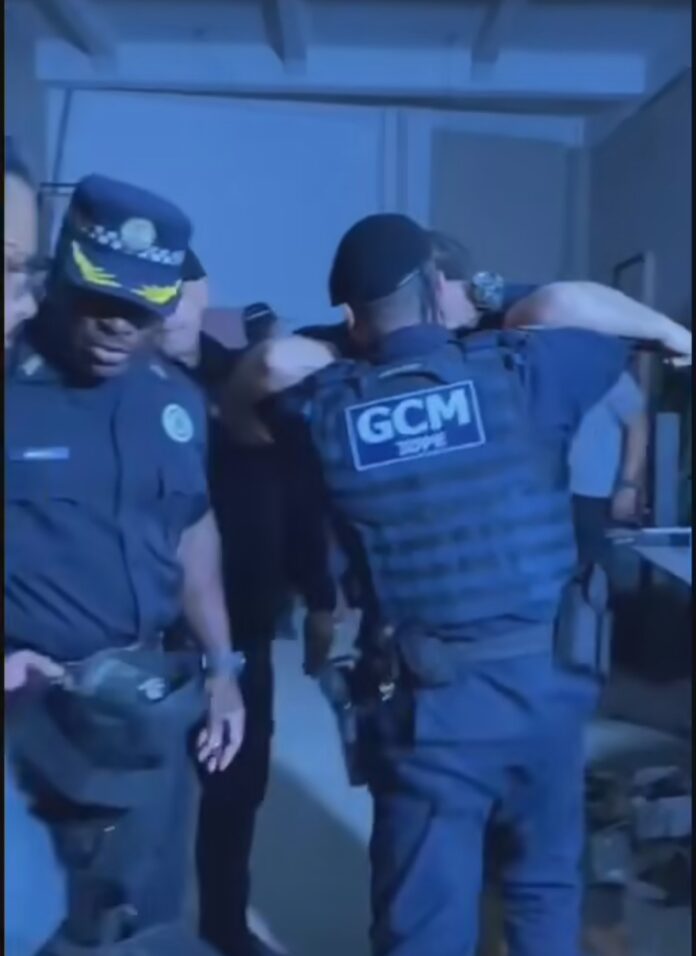 Após destruir Teatro Vento Forte, prefeitura agora manda desalojar à força o Contêiner