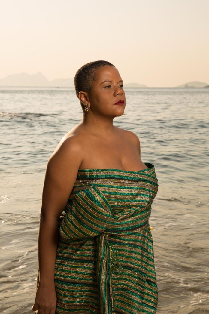 As “sobras” de “Atlântico negro” A cantora e compositora Ilessi - foto: João Atala/ divulgação