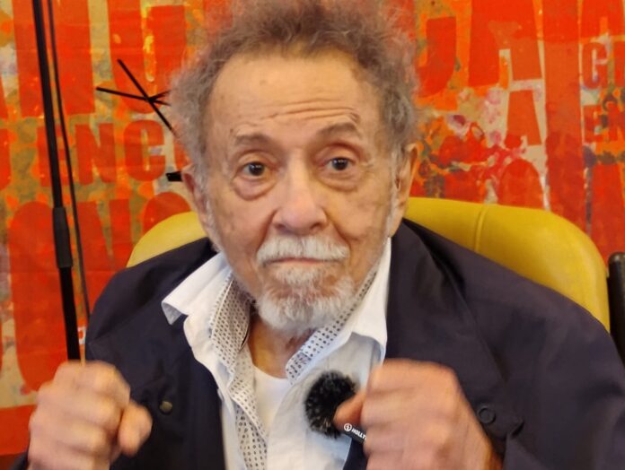 A obra de Tom Zé é de superação de nossa hipocrisia histórica