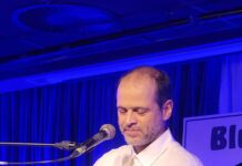 Com Caetano no gargarejo, Moreno Veloso celebra julgamento do STF no Blue Note