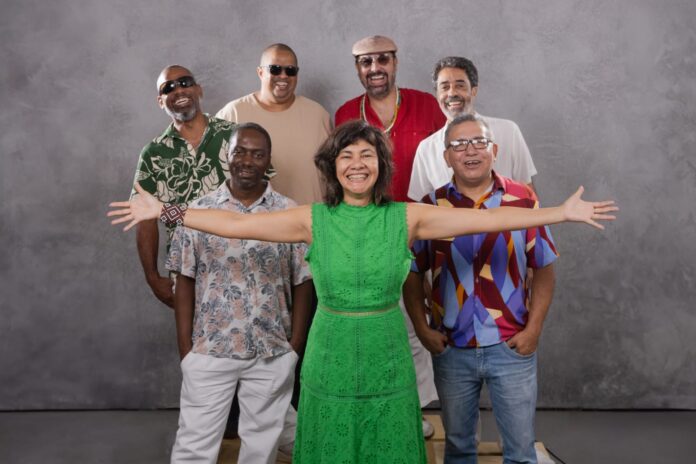 Single “A roda” celebra longevidade de roda de samba do grupo Inimigos do Batente Os Inimigos do Batente - foto: Débora Barros/ divulgação