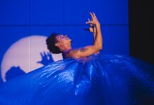 Silvero Pereira apresenta “Pequeno monstro” em duas sessões em São Luís O ator Silvero Pereira em "Pequeno monstro" - foto: John Ramatis/ divulgação