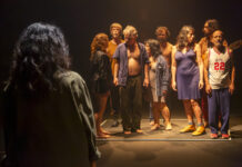 ‘(Um) Ensaio sobre a Cegueira’, do Grupo Galpão, vê e repara Cena com o elenco de '(Um) Ensaio sobre a cegueira', peça em cartaz no Sesc 24 de Maio