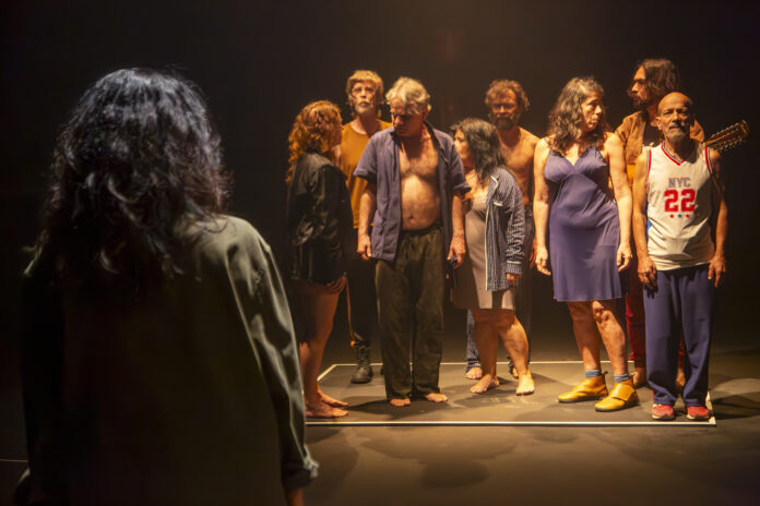 ‘(Um) Ensaio sobre a Cegueira’, do Grupo Galpão, vê e repara Cena com o elenco de '(Um) Ensaio sobre a cegueira', peça em cartaz no Sesc 24 de Maio