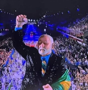 Êxito do desfile de Lula é golpe duro nas realidades paralelas