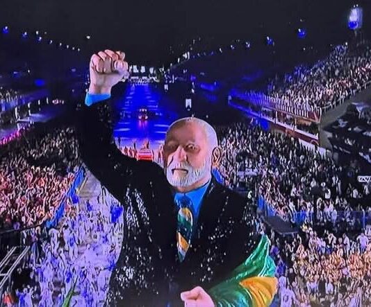 Êxito do desfile de Lula é golpe duro nas realidades paralelas