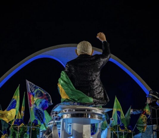 Acadêmicos de Niterói: um poema sem véu de alegoria sobre Lula Lula na Acadêmicos de Niterói