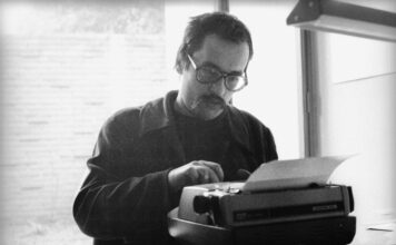 Poemas de Leminski esquecidos em avião há 44 anos são devolvidos à família