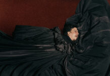 Getúlio Abelha, forró queer e gravidade Morcegos, vampiros, David Bowie e Raul Seixas habitam o universo forró queer de Getúlio Abelha - foto Luan Martins/Divulgação