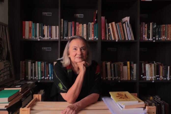 “O tempo das manhãs trêmulas”: originalidade e coerência de uma grande poeta A poeta Laura Amélia Damous - foto: divulgação