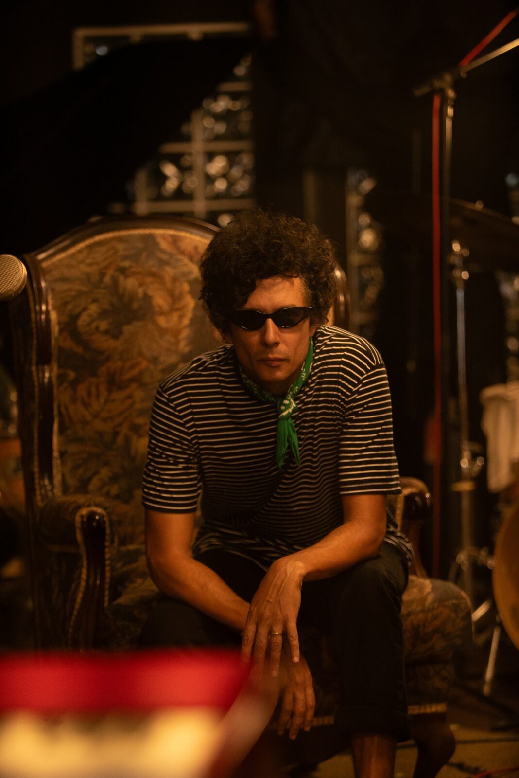 O cantor e compositor Juliano Gauche - foto: Haroldo Saboia/ divulgação