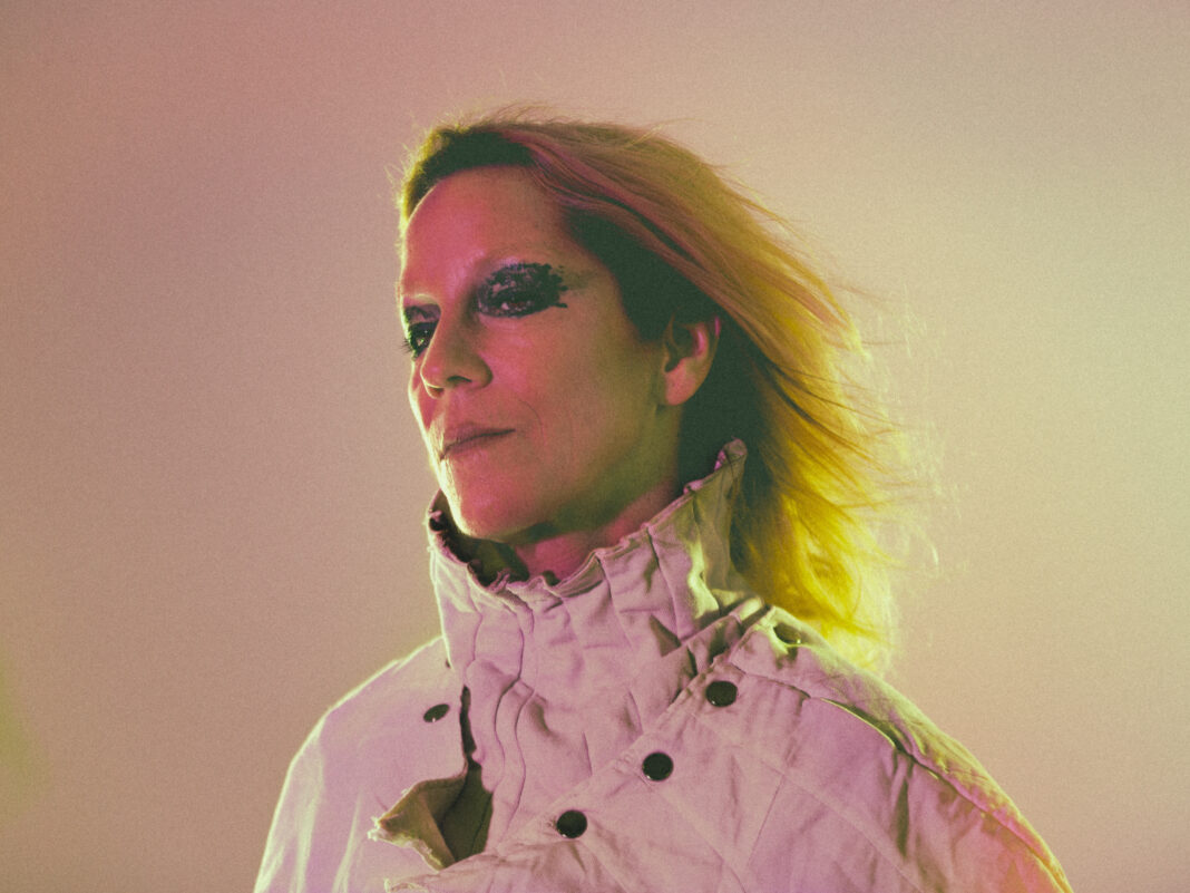 Buhr, ex-Karina Buhr, lança seu quinto álbum solo, "Feixe de Fogo" – foto Priscilla Buhr/divulgação