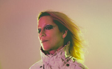 Buhr aproxima-se de si em “Feixe de Fogo” Buhr, ex-Karina Buhr, lança seu quinto álbum solo, "Feixe de Fogo" – foto Priscilla Buhr/divulgação