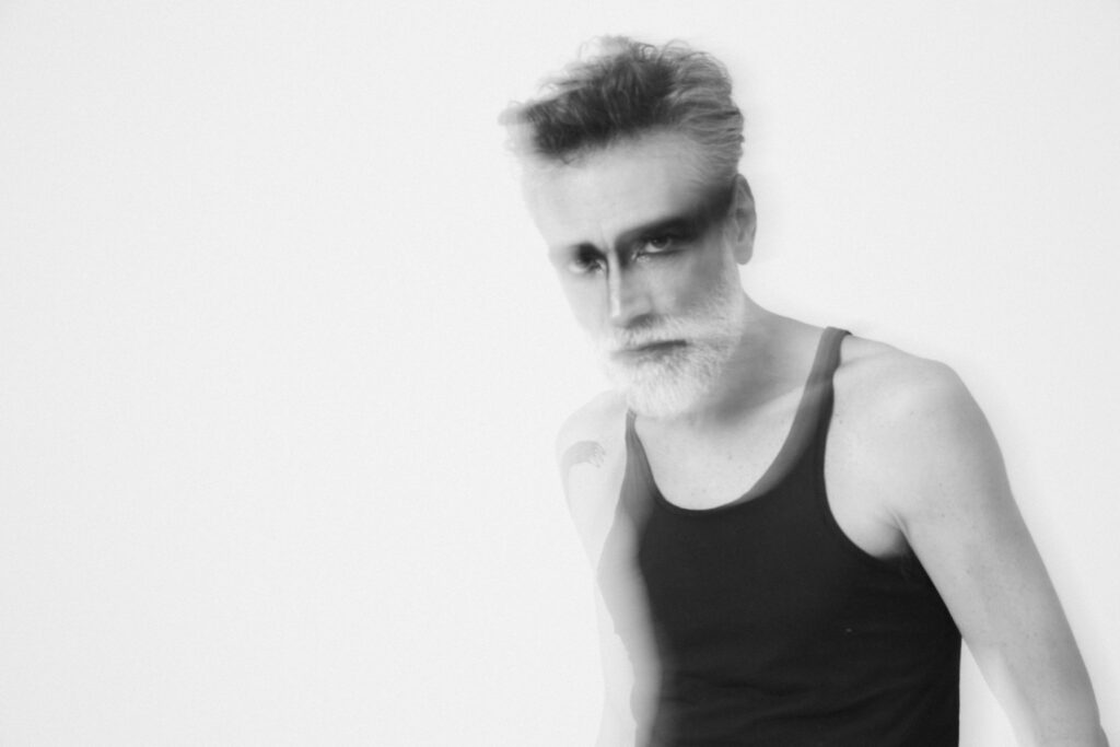 Fernando Catatau, homem-banda, Cidadão Instigado - foto Juno B/Divulgação