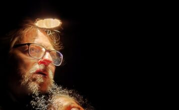 A Pequena Companhia de Teatro refaz o passado A imagem mostra os atores Cláudio Marconcine, Dênia Correia e Lauande Aires, da Pequena Companhia de Teatro, em cartaz no CCBB-SP