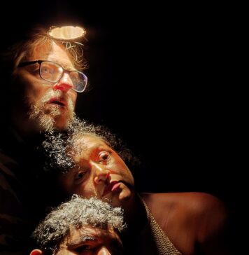 A Pequena Companhia de Teatro refaz o passado A imagem mostra os atores Cláudio Marconcine, Dênia Correia e Lauande Aires, da Pequena Companhia de Teatro, em cartaz no CCBB-SP