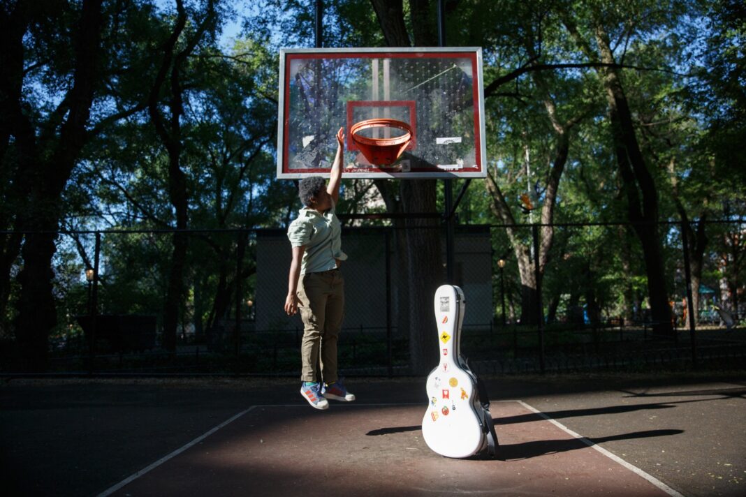 A violonista e compositora Gabriele Leite - fotos: Alexia Webster/ divulgação A violonista e compositora Gabriele Leite - fotos: Alexia Webster/ divulgação