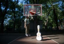 “O trabalho de mulheres está tendo protagonismo dentro da cena da música clássica no Brasil” A violonista e compositora Gabriele Leite - fotos: Alexia Webster/ divulgação