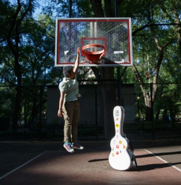 “O trabalho de mulheres está tendo protagonismo dentro da cena da música clássica no Brasil” A violonista e compositora Gabriele Leite - fotos: Alexia Webster/ divulgação