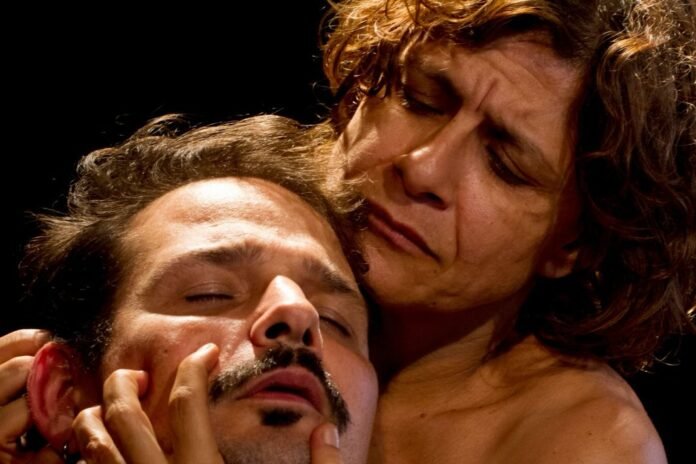 ‘Gota d’Água’: de Bibi Ferreira a Georgette Fadel Na imagem, Cristiano Tomiossi (que interpreta Jasão) e Georgette Fadel (Joana), em Gota D'Água