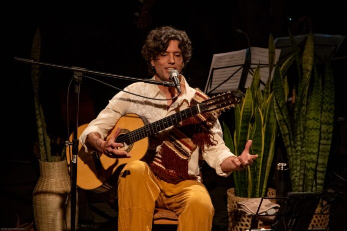 O planeta Terra em pauta no novo álbum de Ricardo Nash O ator, cantor, compositor e violeiro Ricardo Nash - foto: divulgação