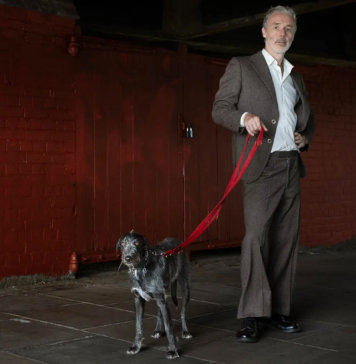 O inclassificável cabaré de Baxter Dury