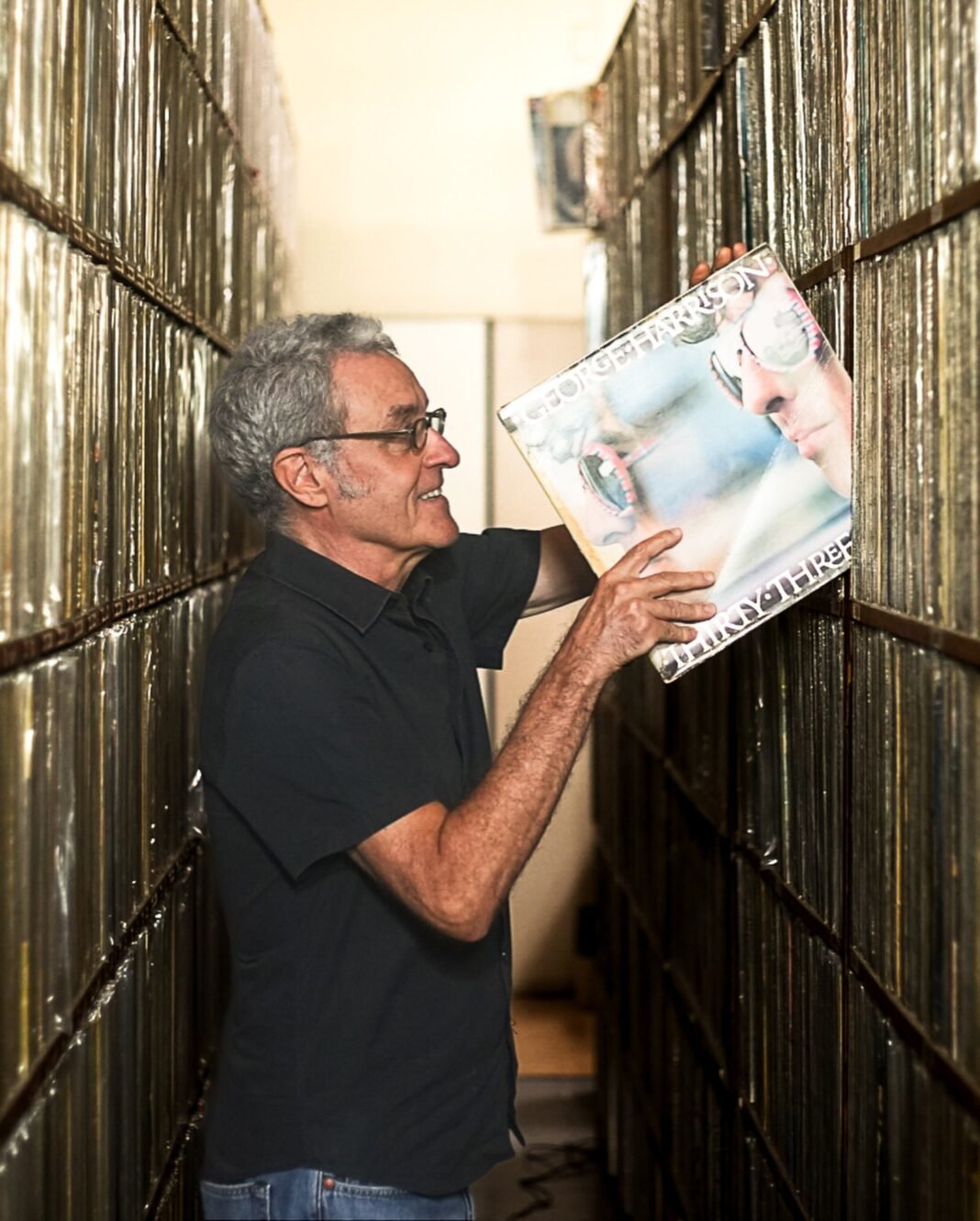 O cantor, compositor e saxofonista Maurício Pereira no acervo da Rádio Eldorado FM - foto: reprodução Facebook
