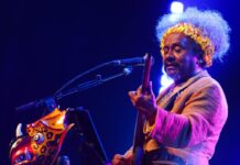 Chico César desnuda-se em “Fofo”, mergulho ousado nos anos juvenis O cantor e compositor Chico César - foto: Anderson Stevens/ divulgação