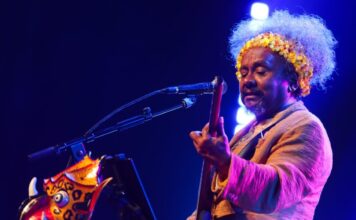 Chico César desnuda-se em “Fofo”, mergulho ousado nos anos juvenis O cantor e compositor Chico César - foto: Anderson Stevens/ divulgação