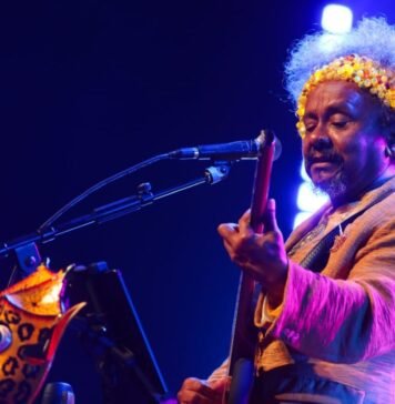 Chico César desnuda-se em “Fofo”, mergulho ousado nos anos juvenis O cantor e compositor Chico César - foto: Anderson Stevens/ divulgação
