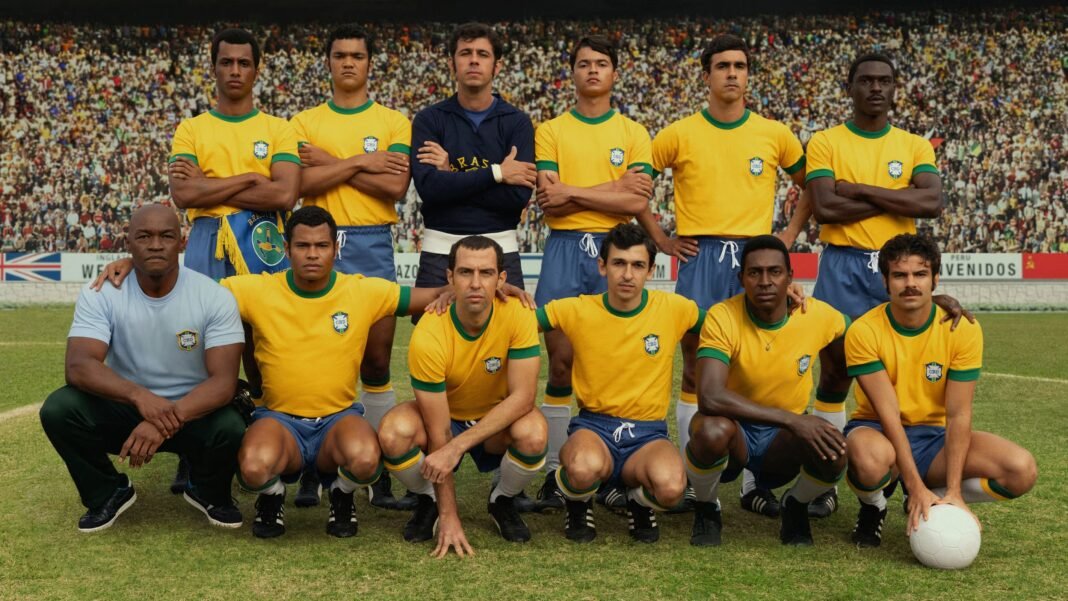 FUTDUTY4MZCHLHYRRTJ4G5HIA4 Fotos de jogadores da Seleção Brasileira de Futebol composta por atores da série da Netflix "Brasil 70: A Saga do Tri"