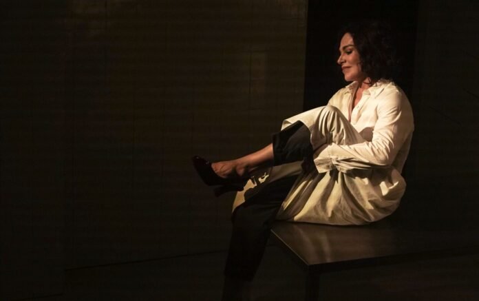 Gala, o outro nome de Dalí Em cena, Mara Carvalho, que dá vida a Gala Dalí