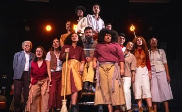 Em ‘Brasil em Revista’, o povo entra em cena Na imagem, o grande elenco da peça musical "Brasil em Revista", no Cine-Teatro Denoy de Oliveira, a sede do CPC-Umes