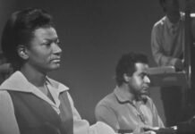 João Bosco, Aldir Blanc, Alaíde Costa, Johnny Alf e um gol anulado congelado no tempo Alaíde Costa e Johnny Alf em cena do filme "A Noite de Alaíde"